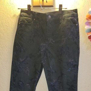 Bandolino, green jeans, floral print Size 6